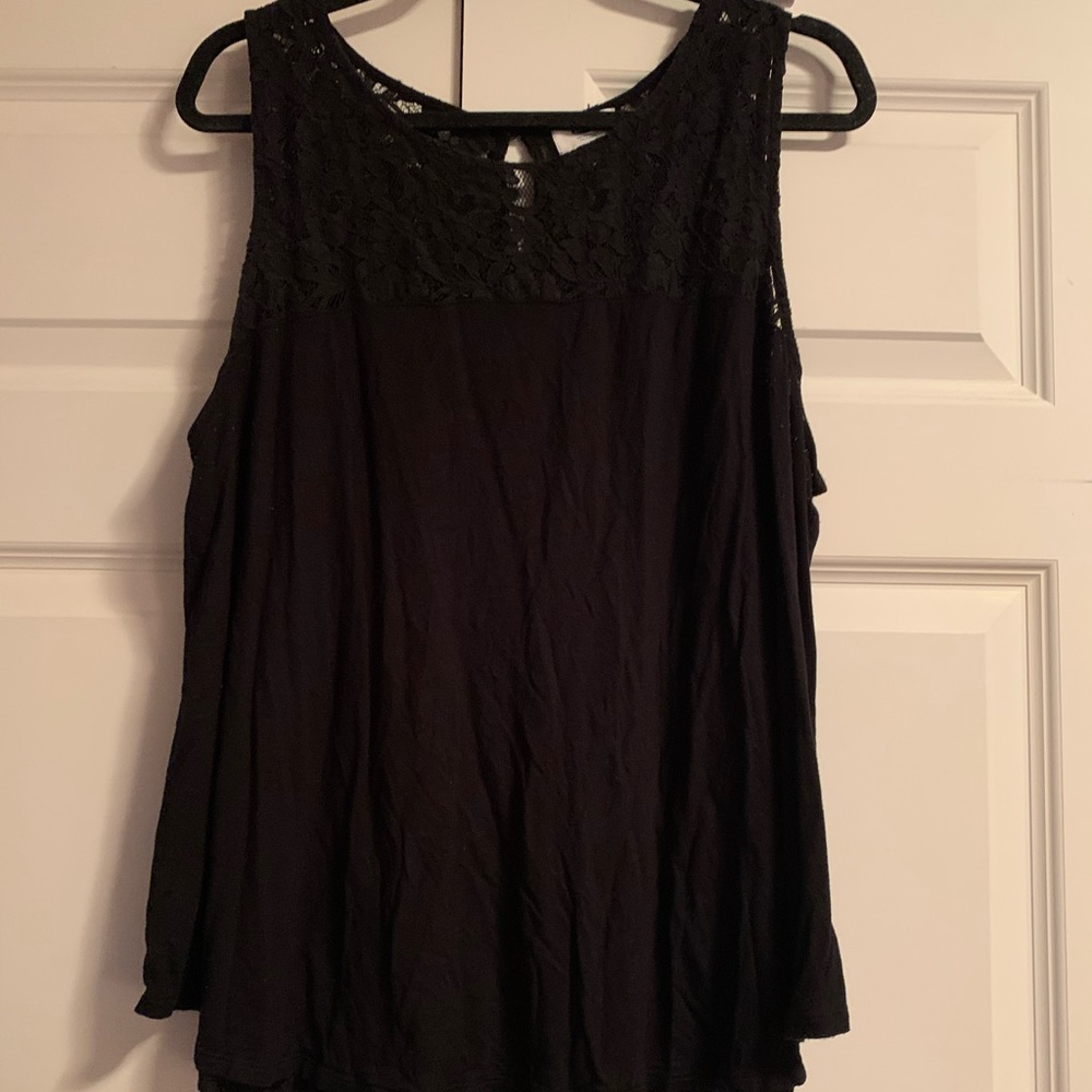 Sleeveless blouse with lace detail